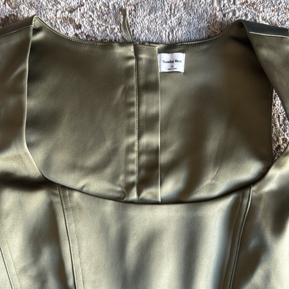 Aritzia Sunday best Satin Shiloh sage Green Corset Top NWT - Picture 2 of 3
